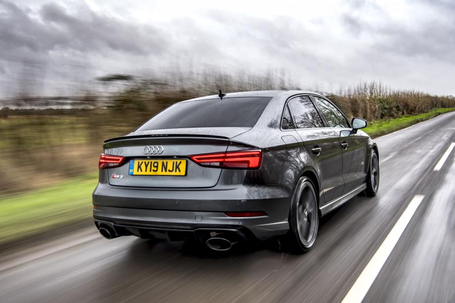  Audi RS3 Sedan Sport Edition (8V) 2019 года  (UK) (фото 30 из 40)